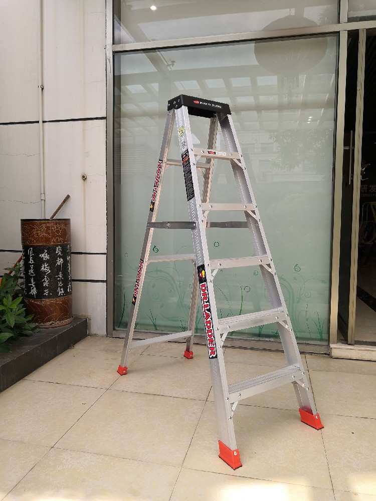 鋁合金折疊式梯子